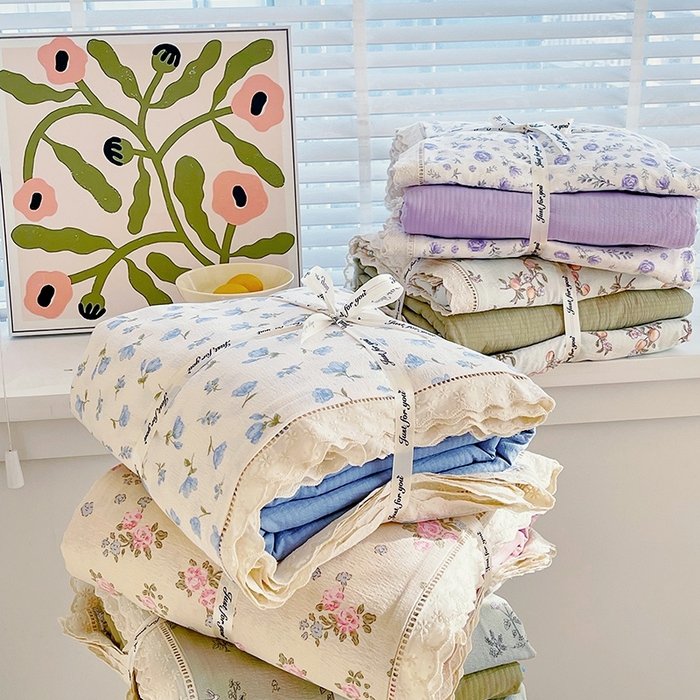 91家纺网 家纺一手货源 找家纺 （总）雨彤家纺 2025新款A类高克重云感皱皱双层纱全棉镂空花边款法式四件套-叠拍图