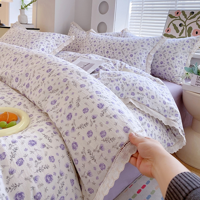 91家纺网 家纺一手货源 找家纺 雨彤家纺 2025新款A类高克重云感皱皱双层纱全棉镂空花边款法式四件套-床拍图 惜花芷