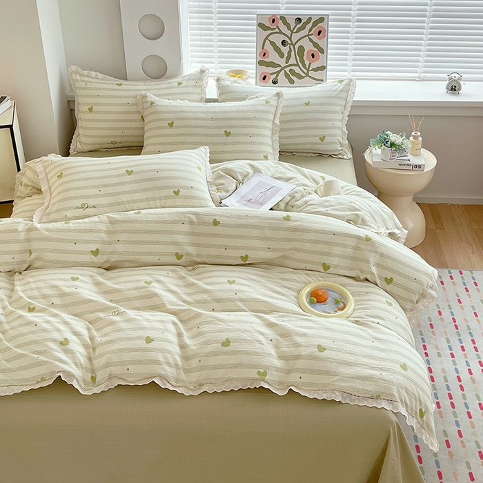 91家纺网 家纺一手货源 找家纺 雨彤家纺 2025新款A类高克重云感皱皱双层纱全棉镂空花边款法式四件套-床拍图 可心-绿