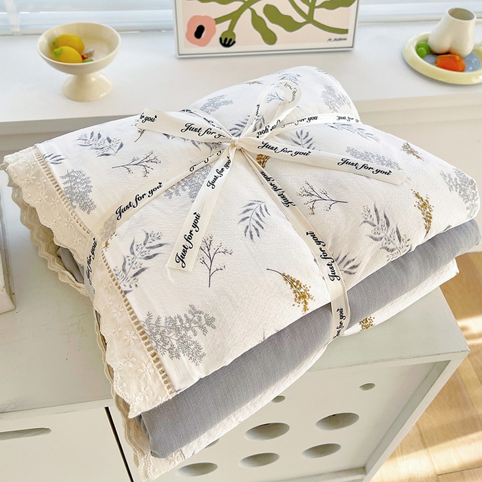 91家纺网 家纺一手货源 找家纺 （总）雨彤家纺 2025新款A类高克重云感皱皱双层纱全棉镂空花边款法式四件套-叠拍图