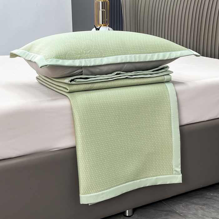 91家纺网 家纺一手货源 找家纺 瑞兴纺 2025新款高分子PE软凉席绣花款床单款 床单款-五朵金花-绿