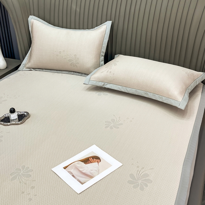 91家纺网 家纺一手货源 找家纺 瑞兴纺 2025新款高分子PE软凉席绣花款床单款 床单款-花之语-奶白