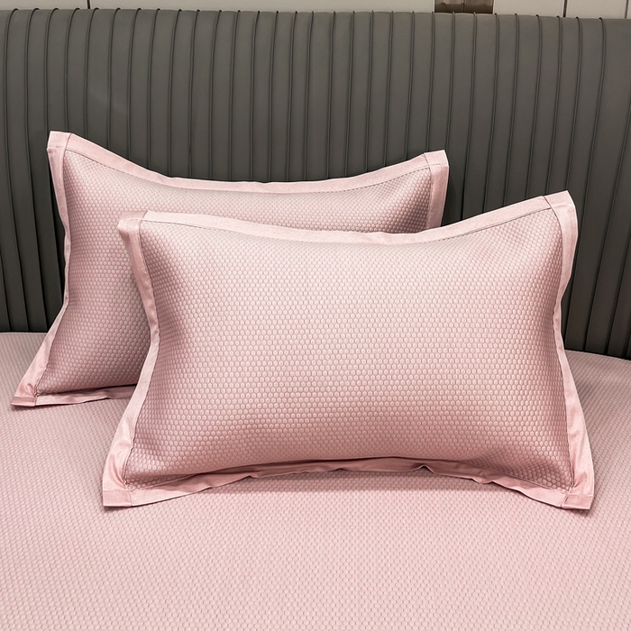 91家纺网 家纺一手货源 找家纺 瑞兴纺 2025新款高分子PE软凉席绣花款床单款 床单款-路易威-粉