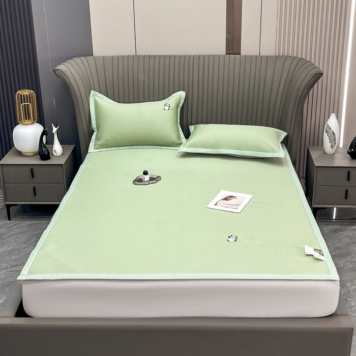 91家纺网 家纺一手货源 找家纺 瑞兴纺 2025新款高分子PE软凉席绣花款床单款 绣花床单款-竹林熊猫-绿