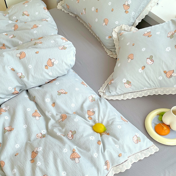 91家纺网 家纺一手货源 找家纺 雨彤家纺 2025新款A类高克重云感皱皱双层纱全棉镂空花边款法式四件套-床拍图 浅忆