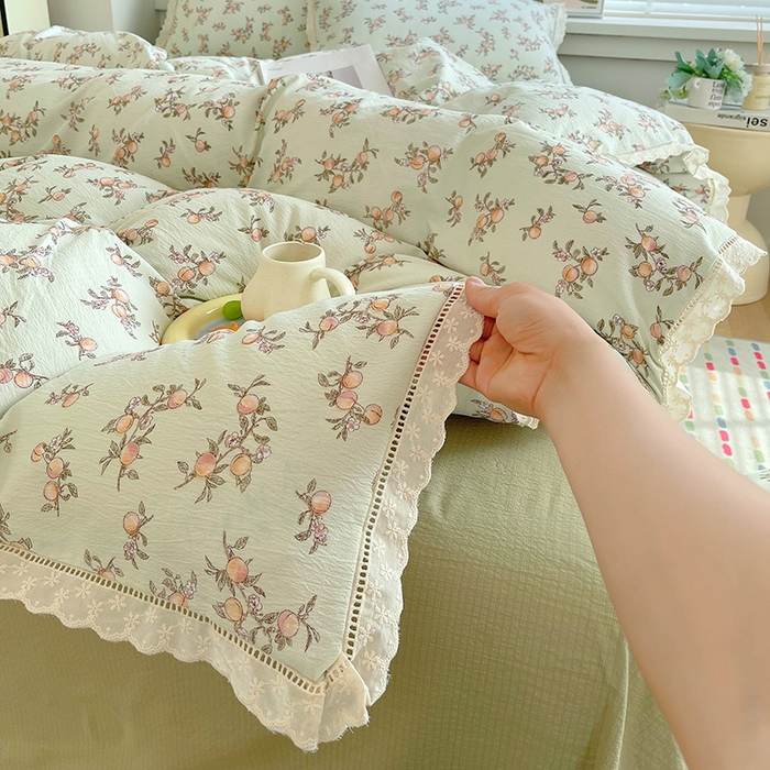 91家纺网 家纺一手货源 找家纺 雨彤家纺 2025新款A类高克重云感皱皱双层纱全棉镂空花边款法式四件套-床拍图 秋的果实