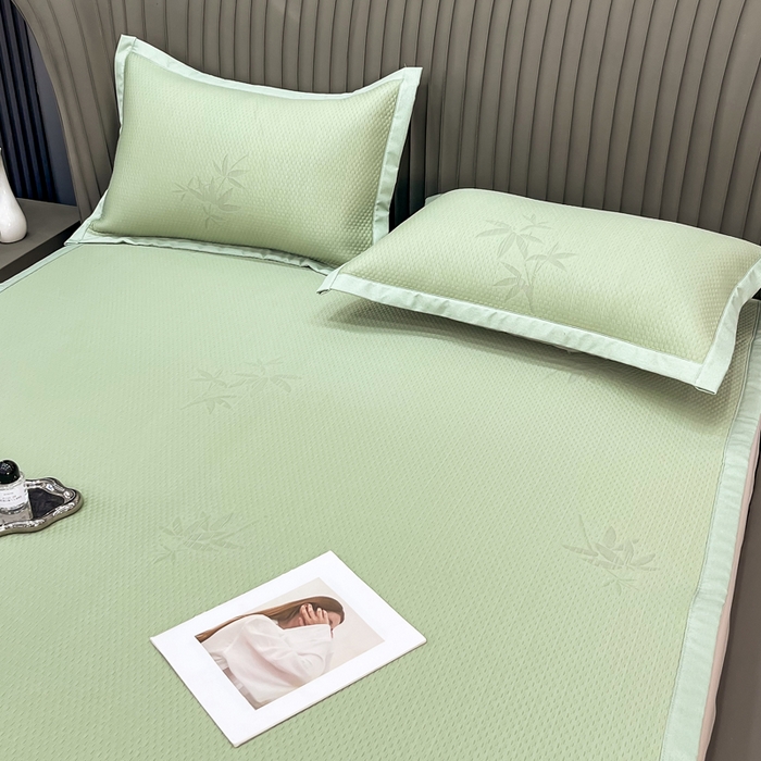 91家纺网 家纺一手货源 找家纺 瑞兴纺 2025新款高分子PE软凉席绣花款床单款 床单款-枫竹-绿