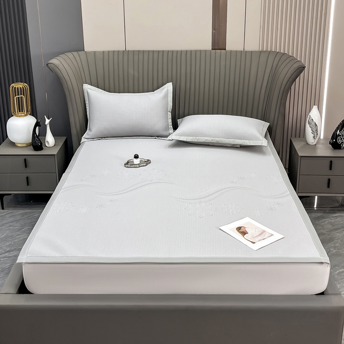 91家纺网 家纺一手货源 找家纺 （总）瑞兴纺 2025新款高分子PE软凉席绣花款床单款