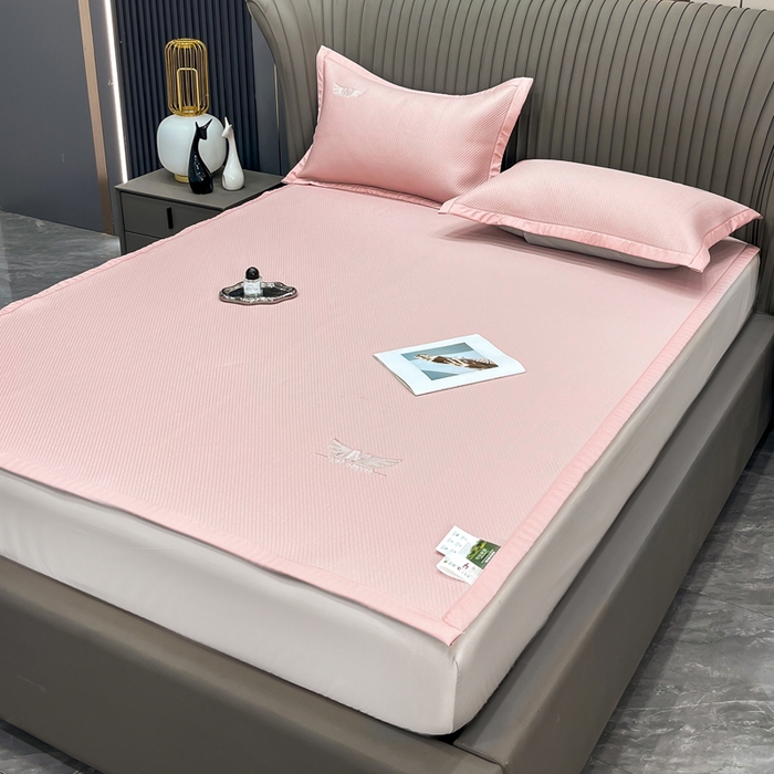 91家纺网 家纺一手货源 找家纺 瑞兴纺 2025新款高分子PE软凉席绣花款床单款 绣花床单款-格调-粉