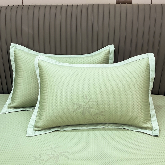 91家纺网 家纺一手货源 找家纺 瑞兴纺 2025新款高分子PE软凉席绣花款床单款 床单款-枫竹-绿