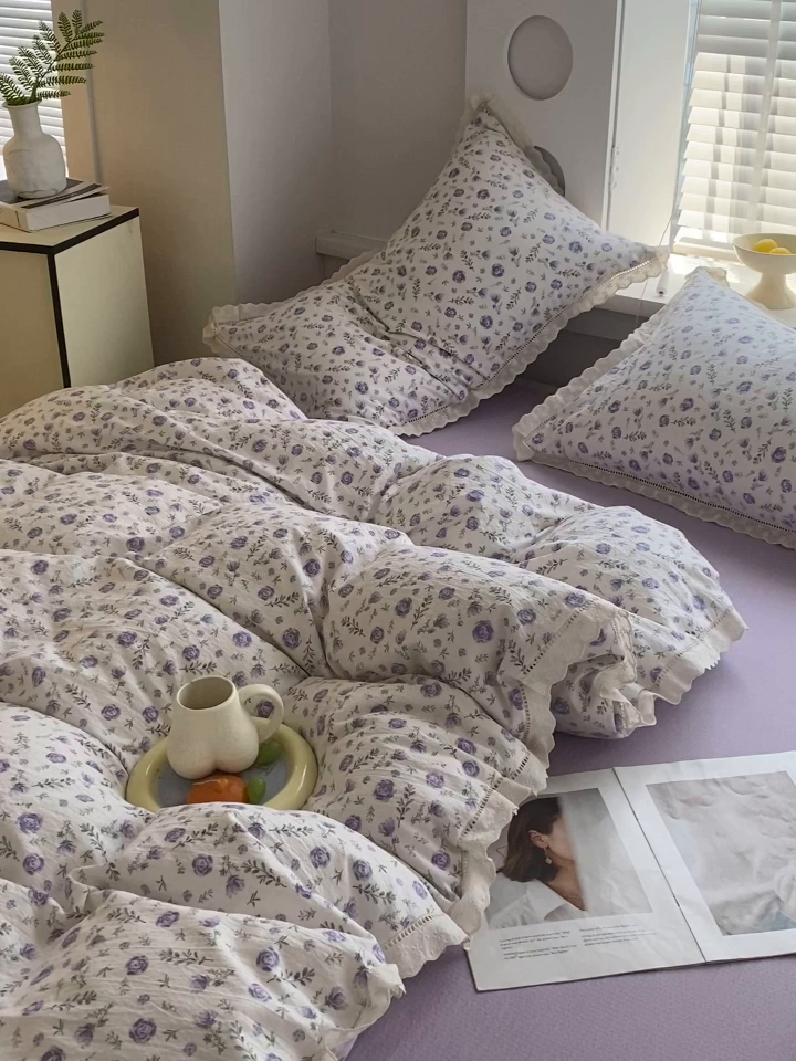 91家纺网 家纺一手货源 找家纺 雨彤家纺 2025新款A类高克重云感皱皱双层纱全棉镂空花边款法式四件套-床拍图 惜花芷