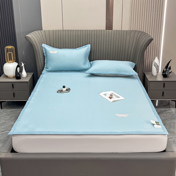 91家纺网 家纺一手货源 找家纺 瑞兴纺 2025新款高分子PE软凉席绣花款床单款 绣花床单款-格调-蓝