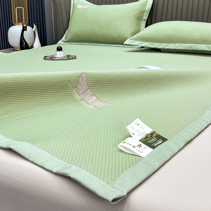91家纺网 家纺一手货源 找家纺 瑞兴纺 2025新款高分子PE软凉席绣花款床单款 绣花床单款-格调-绿