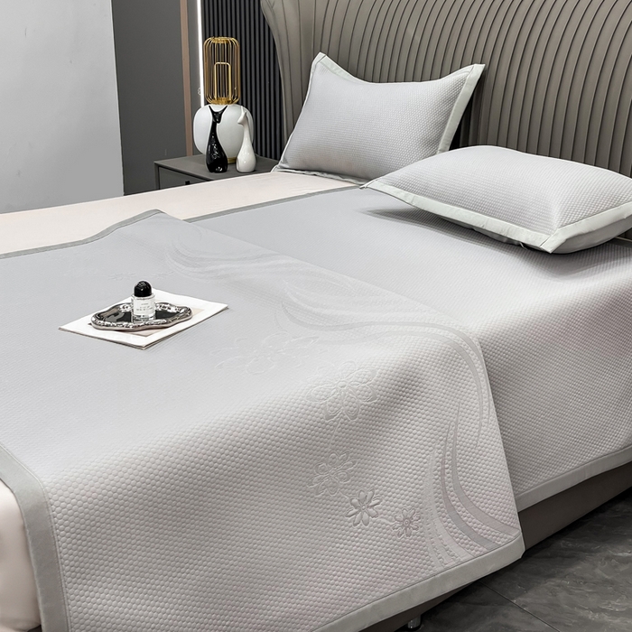 91家纺网 家纺一手货源 找家纺 瑞兴纺 2025新款高分子PE软凉席绣花款床单款 床单款-五朵金花-灰