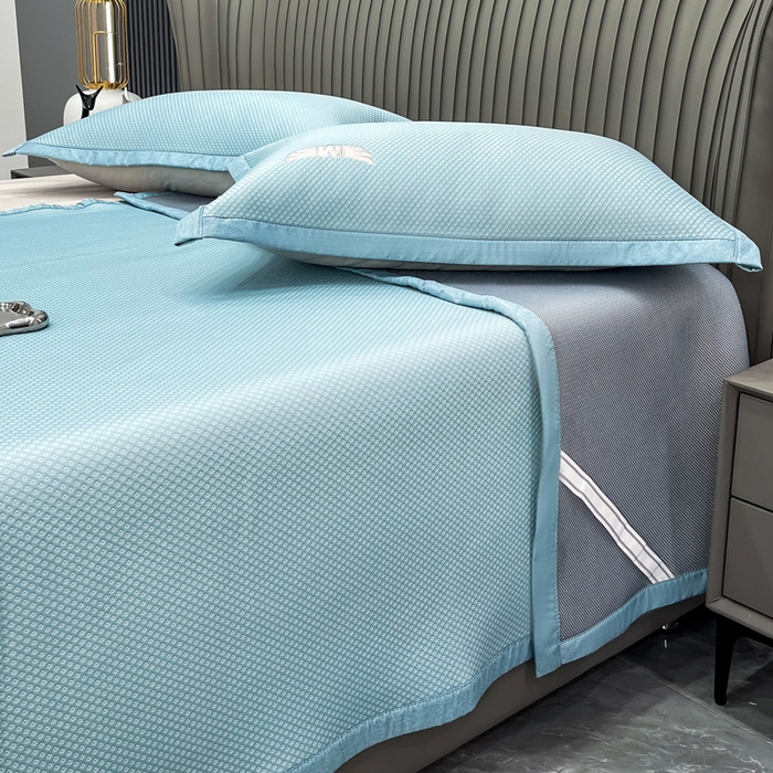 91家纺网 家纺一手货源 找家纺 瑞兴纺 2025新款高分子PE软凉席绣花款床单款 绣花床单款-格调-蓝