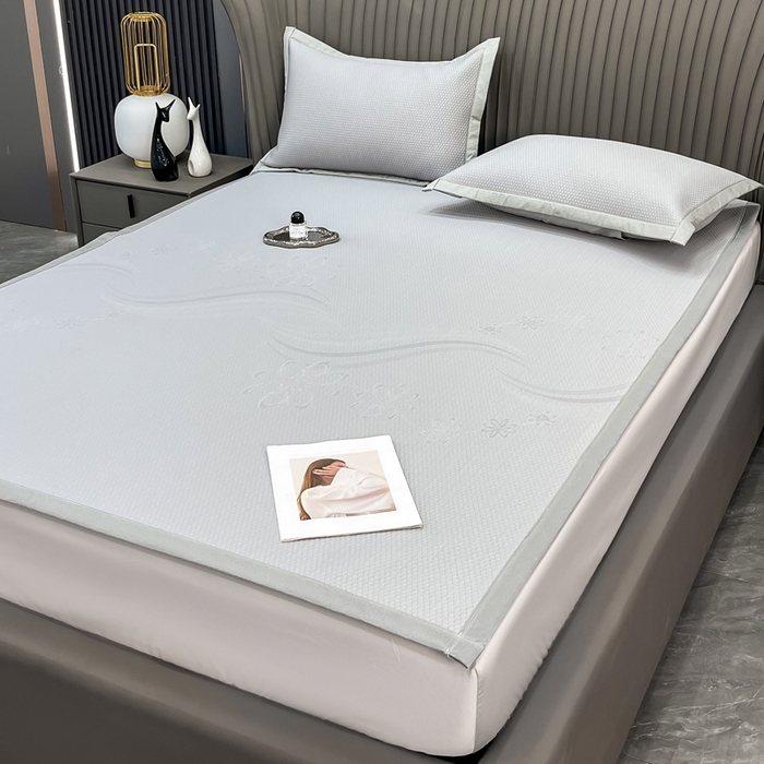 91家纺网 家纺一手货源 找家纺 瑞兴纺 2025新款高分子PE软凉席绣花款床单款 床单款-五朵金花-灰