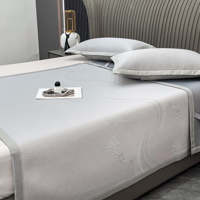 91家纺网 家纺一手货源 找家纺 瑞兴纺 2025新款高分子PE软凉席绣花款床单款 床单款-五朵金花-灰