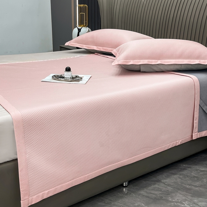 91家纺网 家纺一手货源 找家纺 瑞兴纺 2025新款高分子PE软凉席绣花款床单款 床单款-华夫格-粉