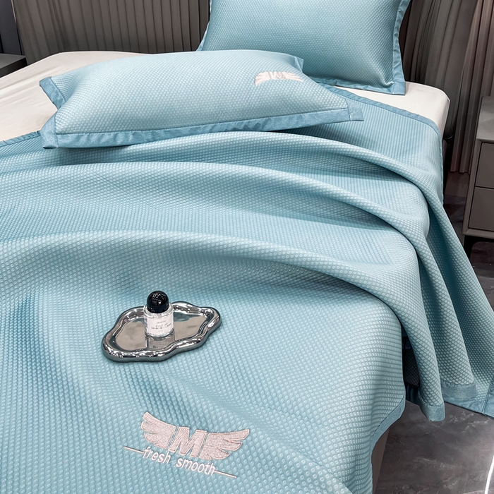 91家纺网 家纺一手货源 找家纺 瑞兴纺 2025新款高分子PE软凉席绣花款床单款 绣花床单款-格调-蓝