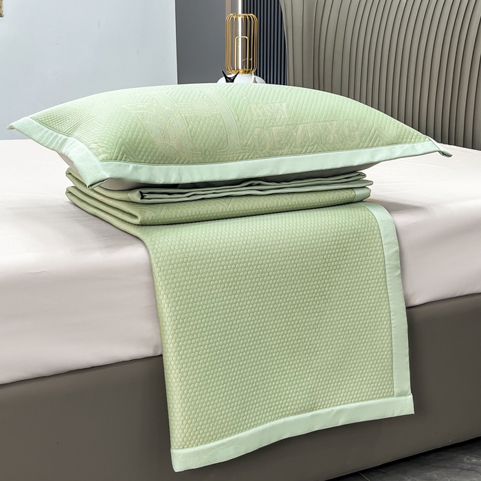 91家纺网 家纺一手货源 找家纺 瑞兴纺 2025新款高分子PE软凉席绣花款床单款 床单款-路易威-绿