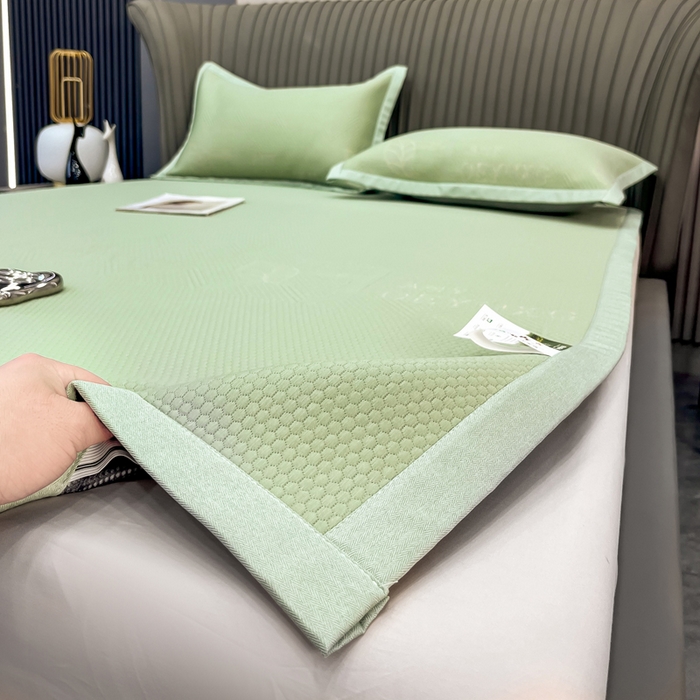 91家纺网 家纺一手货源 找家纺 瑞兴纺 2025新款高分子PE软凉席绣花款床单款 床单款-路易威-绿