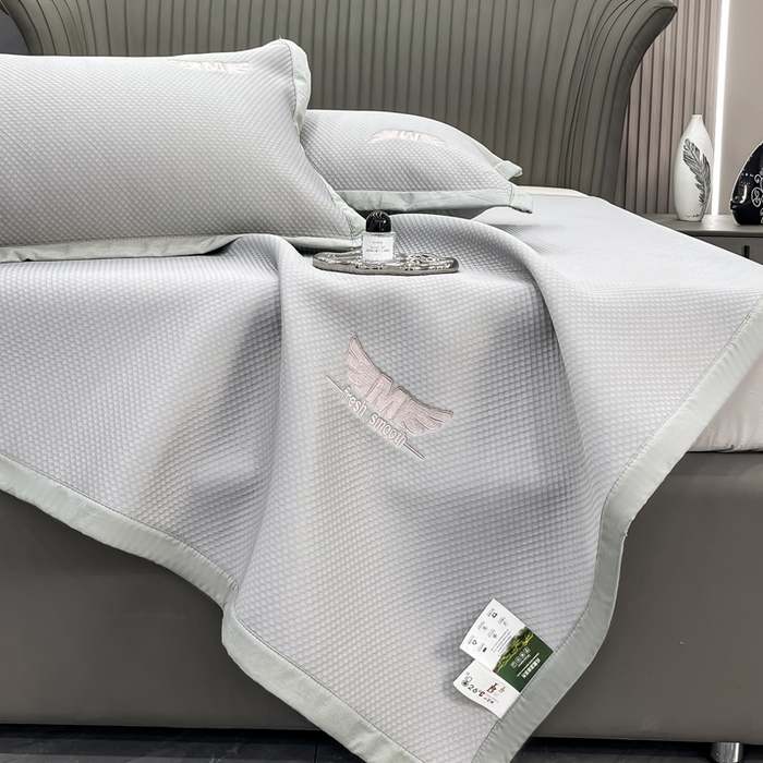 91家纺网 家纺一手货源 找家纺 瑞兴纺 2025新款高分子PE软凉席绣花款床单款 绣花床单款-格调-灰