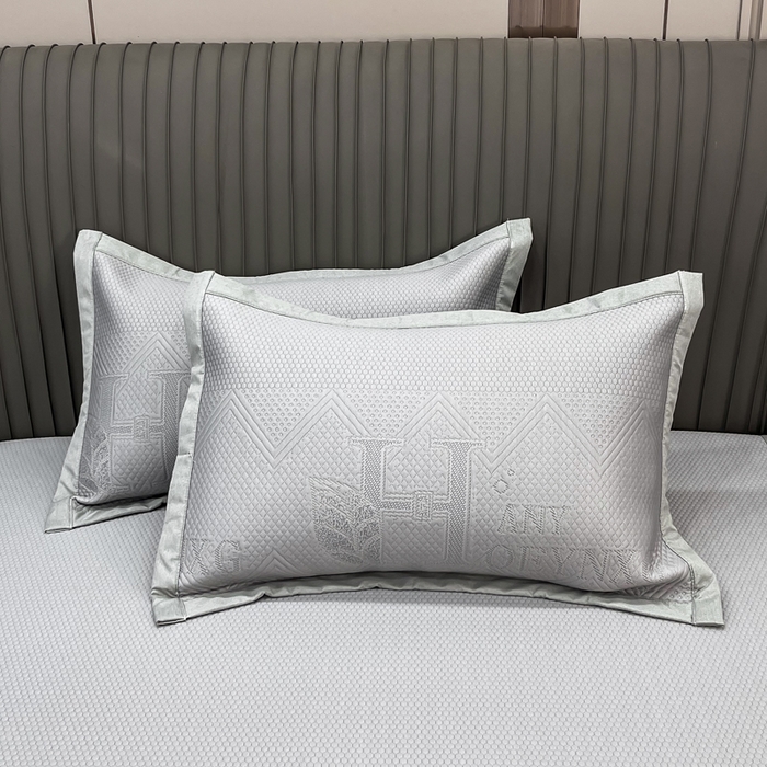 91家纺网 家纺一手货源 找家纺 瑞兴纺 2025新款高分子PE软凉席绣花款床单款 床单款-路易威-灰