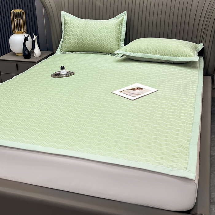 91家纺网 家纺一手货源 找家纺 瑞兴纺 2025新款高分子PE软凉席绣花款床单款 床单款-风尚-绿