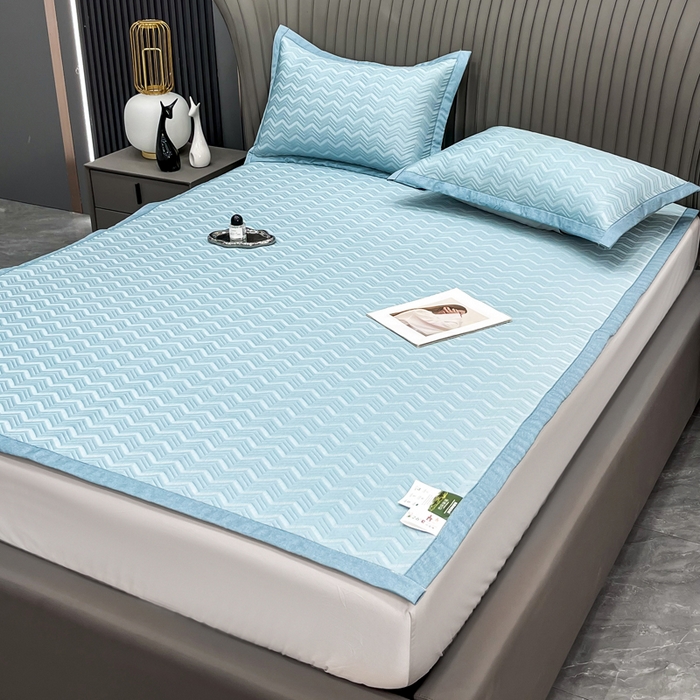 91家纺网 家纺一手货源 找家纺 瑞兴纺 2025新款高分子PE软凉席绣花款床单款 床单款-风尚-蓝