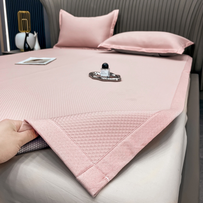 91家纺网 家纺一手货源 找家纺 瑞兴纺 2025新款高分子PE软凉席绣花款床单款 床单款-华夫格-粉