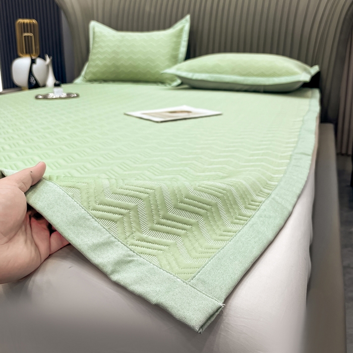 91家纺网 家纺一手货源 找家纺 瑞兴纺 2025新款高分子PE软凉席绣花款床单款 床单款-风尚-绿