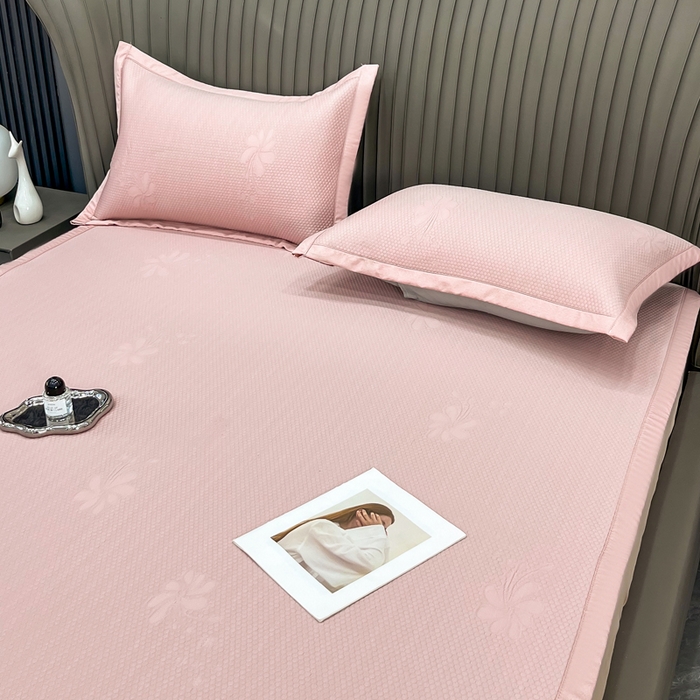 91家纺网 家纺一手货源 找家纺 瑞兴纺 2025新款高分子PE软凉席绣花款床单款 床单款-花之语-粉