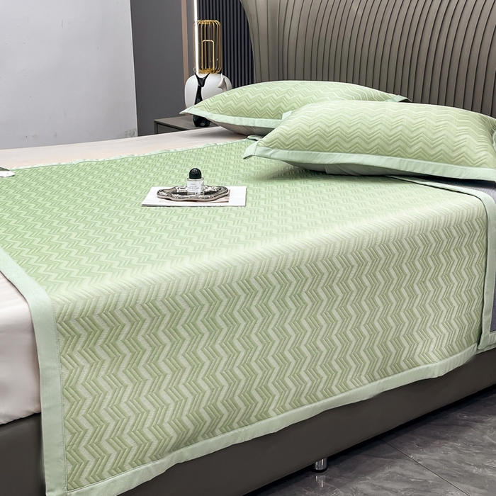 91家纺网 家纺一手货源 找家纺 瑞兴纺 2025新款高分子PE软凉席绣花款床单款 床单款-风尚-绿