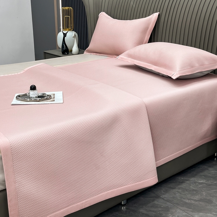 91家纺网 家纺一手货源 找家纺 瑞兴纺 2025新款高分子PE软凉席绣花款床单款 床单款-华夫格-粉