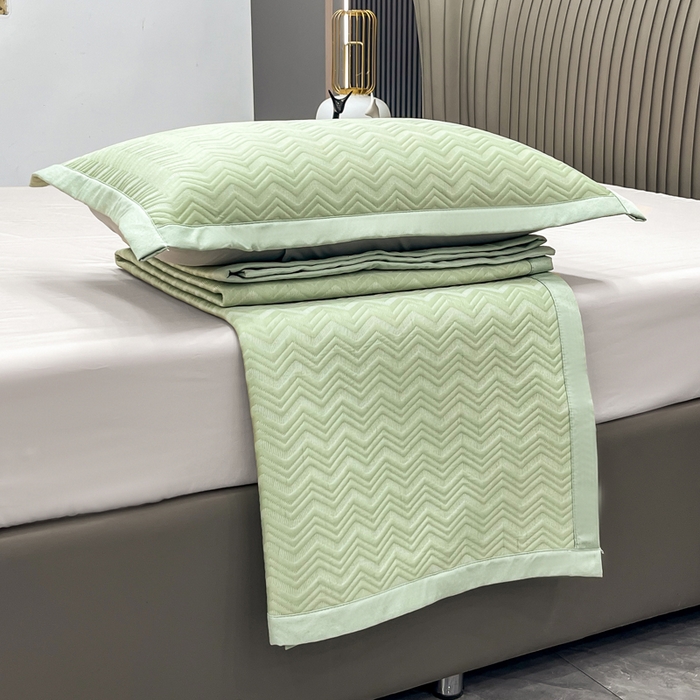 91家纺网 家纺一手货源 找家纺 瑞兴纺 2025新款高分子PE软凉席绣花款床单款 床单款-风尚-绿