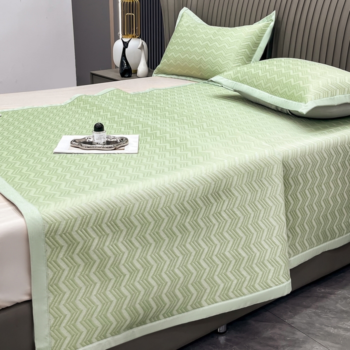 91家纺网 家纺一手货源 找家纺 瑞兴纺 2025新款高分子PE软凉席绣花款床单款 床单款-风尚-绿