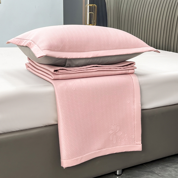 91家纺网 家纺一手货源 找家纺 瑞兴纺 2025新款高分子PE软凉席绣花款床单款 床单款-花之语-粉