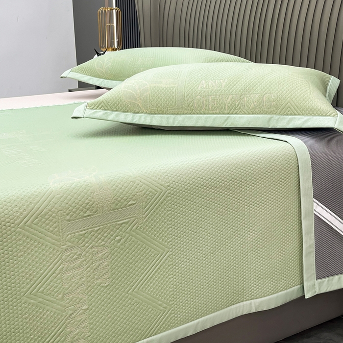 91家纺网 家纺一手货源 找家纺 瑞兴纺 2025新款高分子PE软凉席绣花款床单款 床单款-路易威-绿