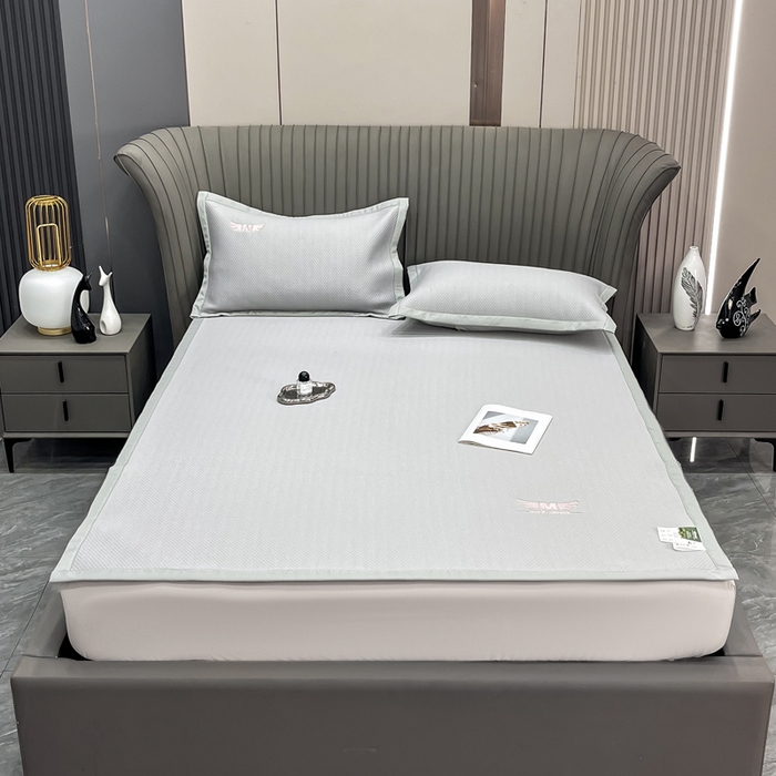 91家纺网 家纺一手货源 找家纺 瑞兴纺 2025新款高分子PE软凉席绣花款床单款 绣花床单款-格调-灰