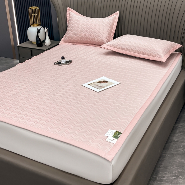 91家纺网 家纺一手货源 找家纺 瑞兴纺 2025新款高分子PE软凉席绣花款床单款 床单款-风尚-粉