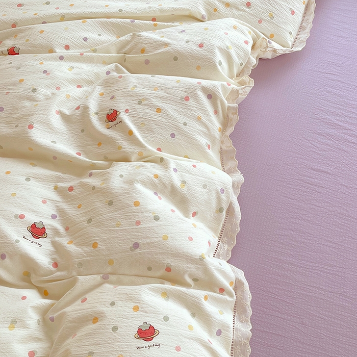 91家纺网 家纺一手货源 找家纺 雨彤家纺 2025新款A类高克重云感皱皱双层纱全棉镂空花边款法式四件套-床拍图 彩色的梦