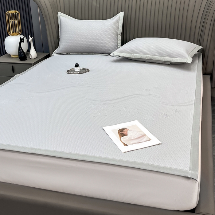 91家纺网 家纺一手货源 找家纺 瑞兴纺 2025新款高分子PE软凉席绣花款床单款 床单款-五朵金花-灰