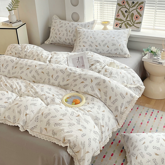 91家纺网 家纺一手货源 找家纺 雨彤家纺 2025新款A类高克重云感皱皱双层纱全棉镂空花边款法式四件套-床拍图 宝拉