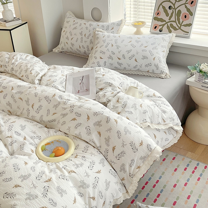 91家纺网 家纺一手货源 找家纺 雨彤家纺 2025新款A类高克重云感皱皱双层纱全棉镂空花边款法式四件套-床拍图 宝拉