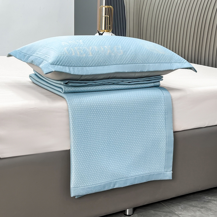 91家纺网 家纺一手货源 找家纺 瑞兴纺 2025新款高分子PE软凉席绣花款床单款 床单款-路易威-蓝