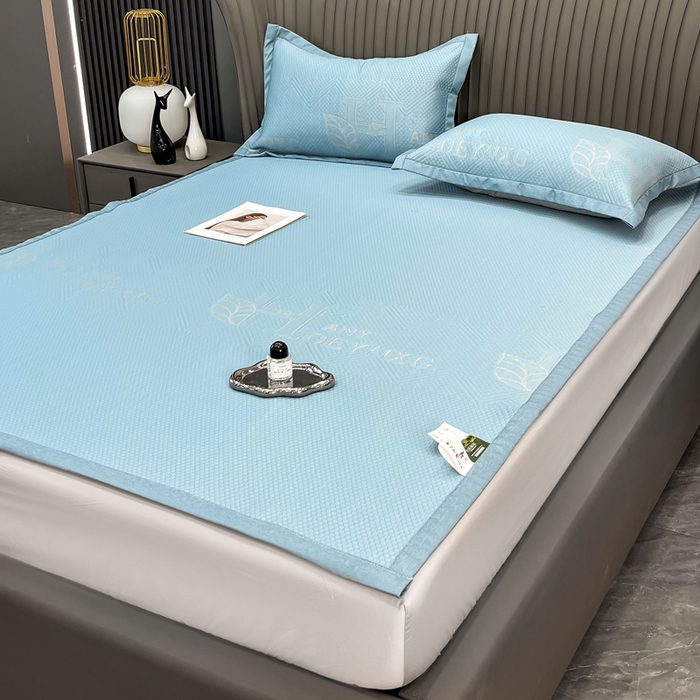 91家纺网 家纺一手货源 找家纺 瑞兴纺 2025新款高分子PE软凉席绣花款床单款 床单款-路易威-蓝