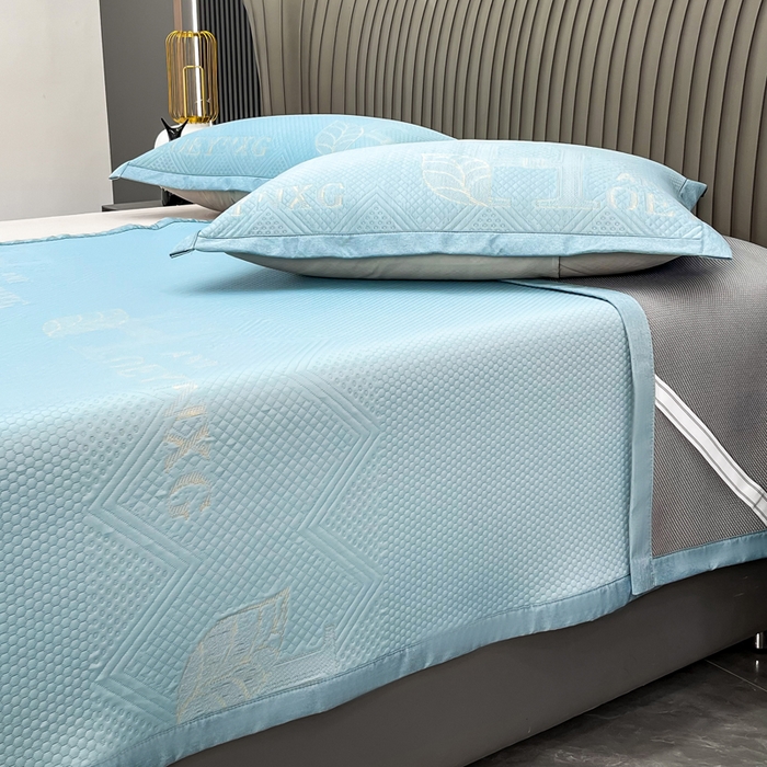 91家纺网 家纺一手货源 找家纺 瑞兴纺 2025新款高分子PE软凉席绣花款床单款 床单款-路易威-蓝