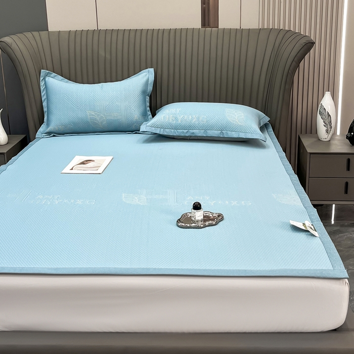 91家纺网 家纺一手货源 找家纺 瑞兴纺 2025新款高分子PE软凉席绣花款床单款 床单款-路易威-蓝