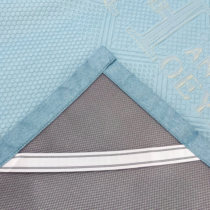 91家纺网 家纺一手货源 找家纺 瑞兴纺 2025新款高分子PE软凉席绣花款床单款 床单款-路易威-蓝