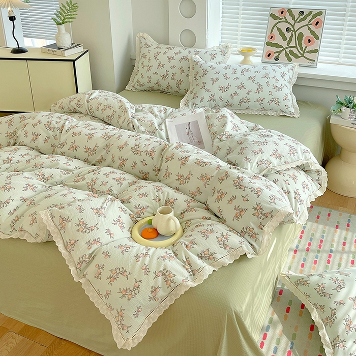 91家纺网 家纺一手货源 找家纺 雨彤家纺 2025新款A类高克重云感皱皱双层纱全棉镂空花边款法式四件套-床拍图 秋的果实